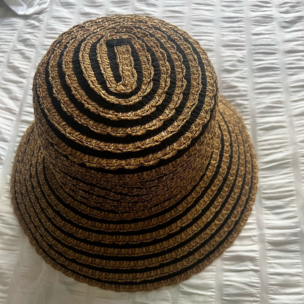 Eric Javits Packable Stylish Black and Tan Women's Hat